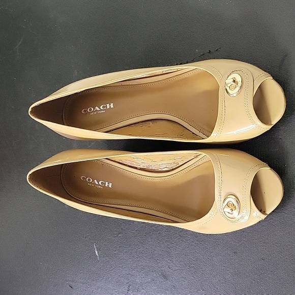 Coach shoes size 8 in Tan - Picture 1 of 5